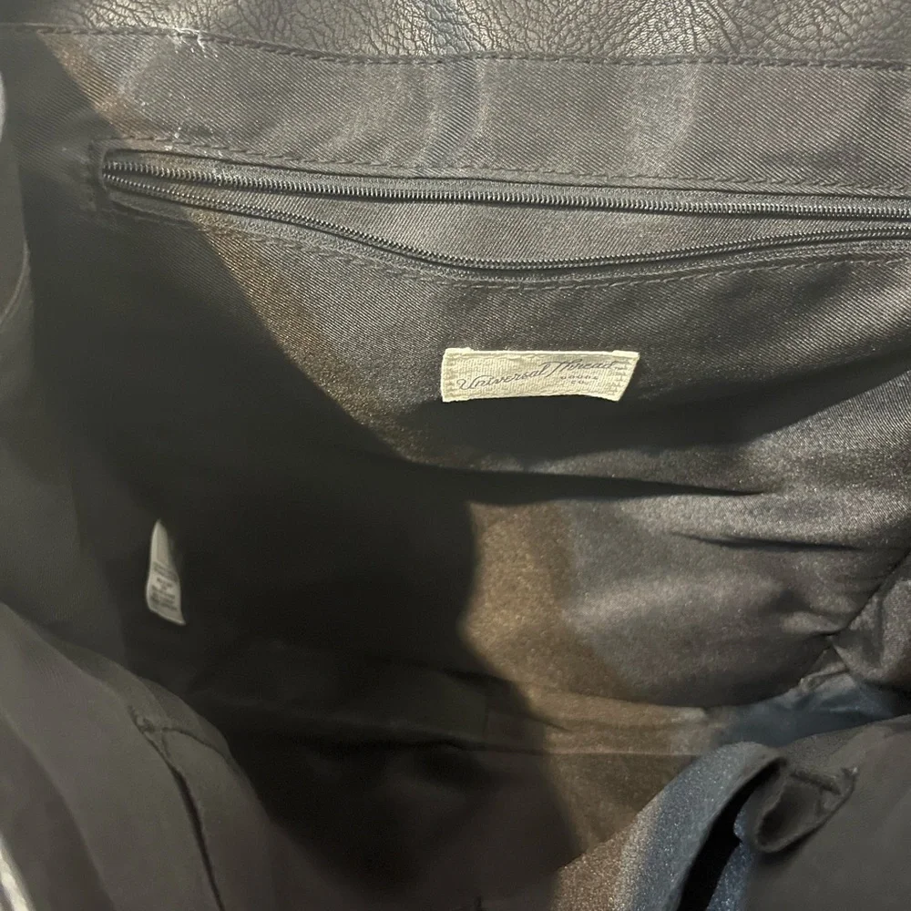 Classic Black Backpack - Sleek Everyday Carry - Picture 3 of 4